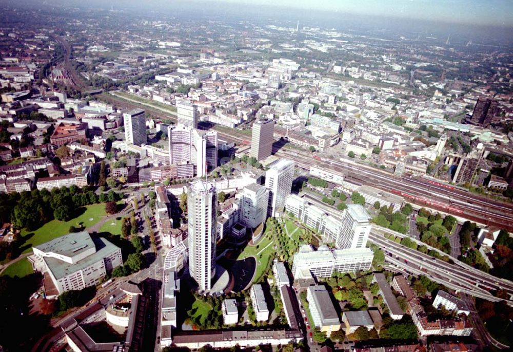 Luftaufnahme Essen - Konzernzentrale der Ruhr - Gas - Ag im Stadtzentrum von Essen 01.10.2002