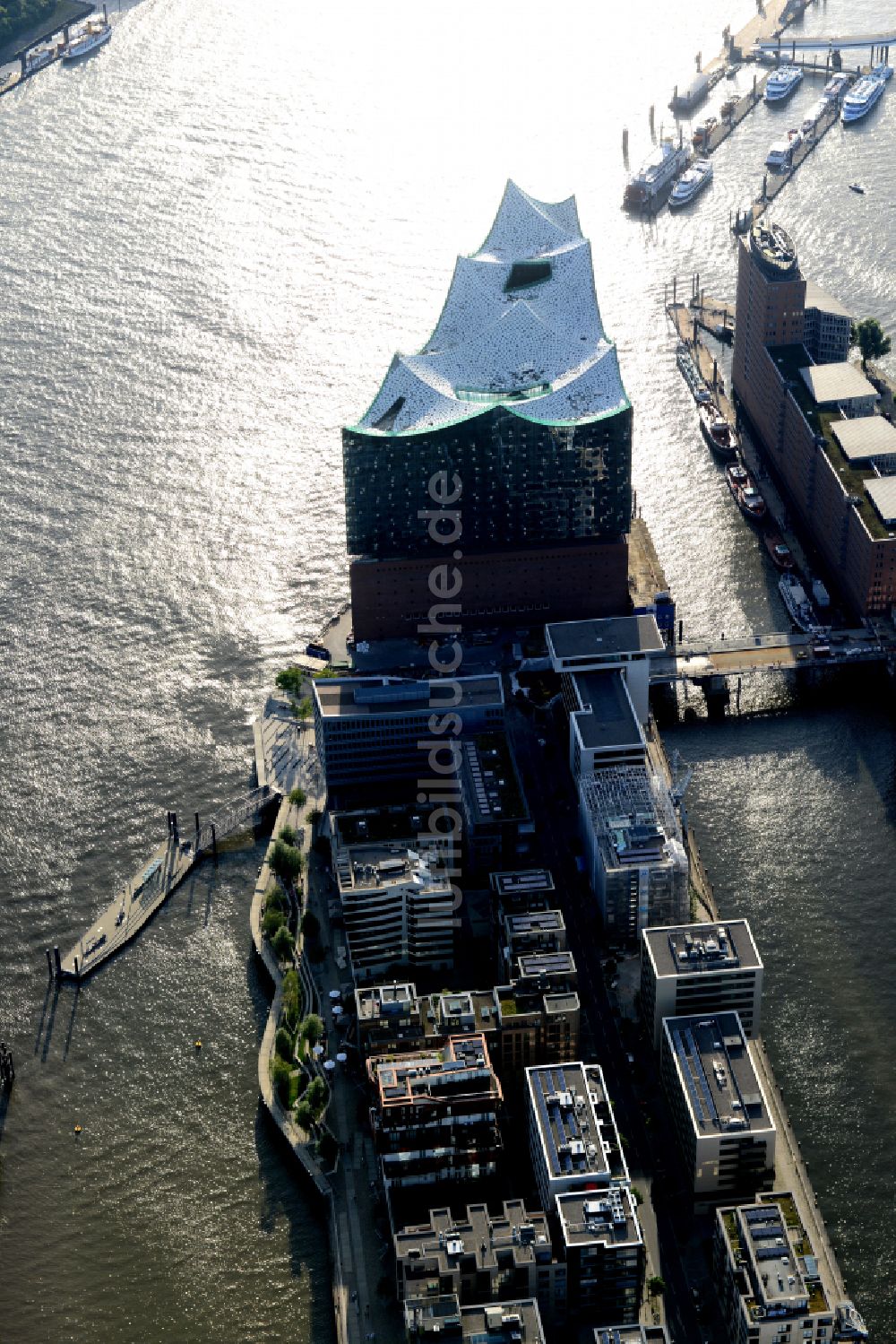 Luftaufnahme Hamburg - Konzerthaus Elbphilharmonie in der Hafencity in Hamburg