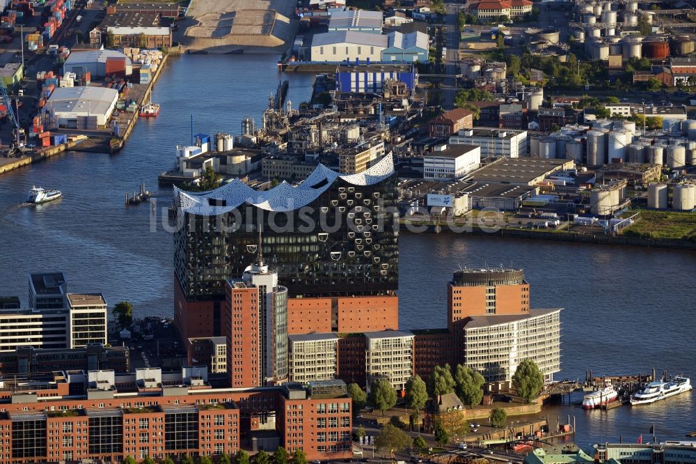 Luftaufnahme Hamburg - Konzerthaus Elbphilharmonie mit Speicherstadt in Hamburg