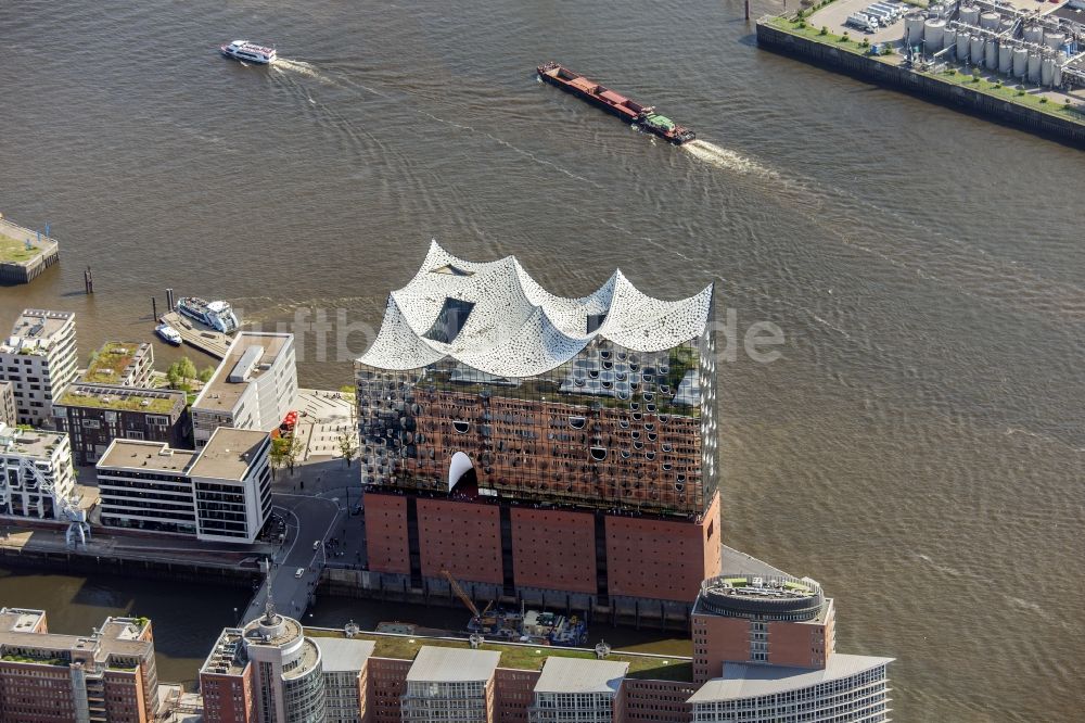 Hamburg von oben - Konzerthaus Elbphilharmonie mit Speicherstadt in Hamburg