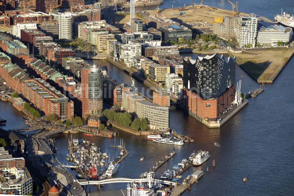 Hamburg von oben - Konzerthaus Elbphilharmonie mit Speicherstadt in Hamburg