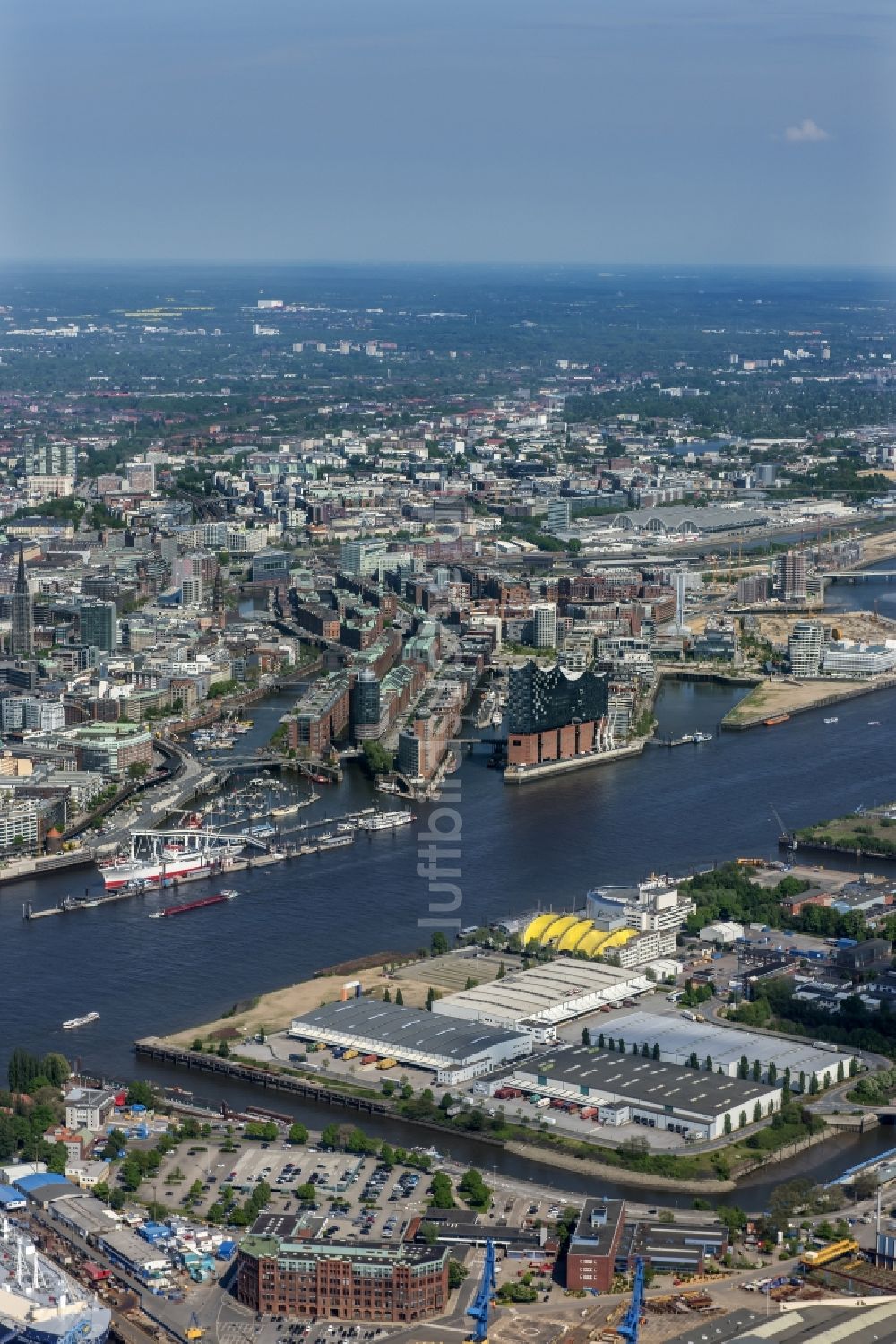 Luftbild Hamburg - Konzerthaus Elbphilharmonie mit Speicherstadt in Hamburg