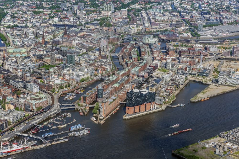 Luftaufnahme Hamburg - Konzerthaus Elbphilharmonie mit Speicherstadt in Hamburg