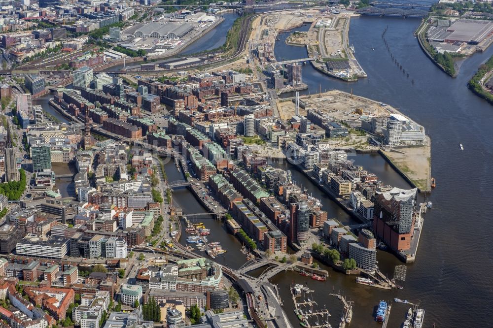 Hamburg von oben - Konzerthaus Elbphilharmonie mit Speicherstadt in Hamburg