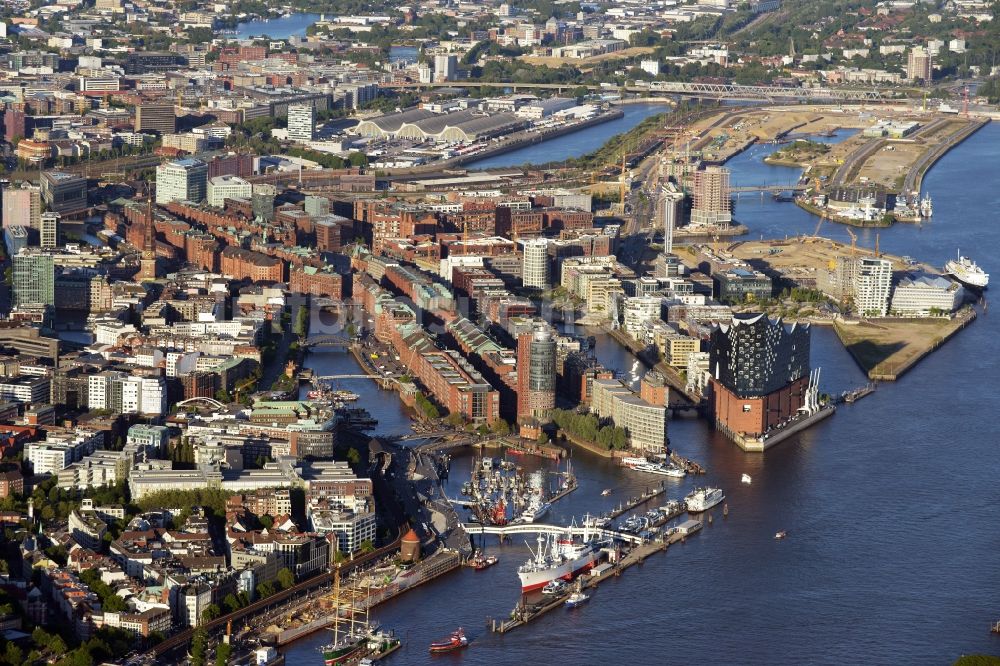 Luftaufnahme Hamburg - Konzerthaus Elbphilharmonie mit Speicherstadt in Hamburg