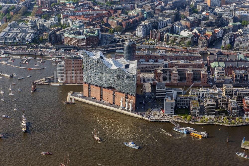 Luftbild Hamburg - Konzerthaus Elbphilharmonie mit Speicherstadt in Hamburg