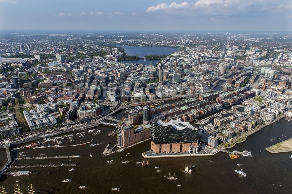 Luftaufnahme Hamburg - Konzerthaus Elbphilharmonie mit Speicherstadt in Hamburg