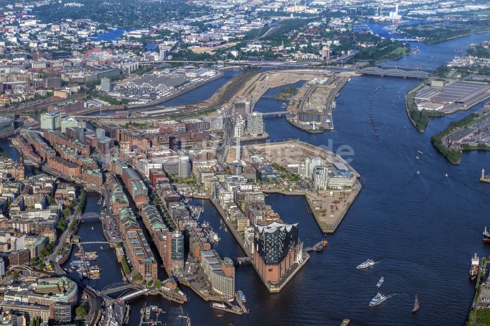 Hamburg aus der Vogelperspektive: Konzerthaus Elbphilharmonie mit Speicherstadt in Hamburg