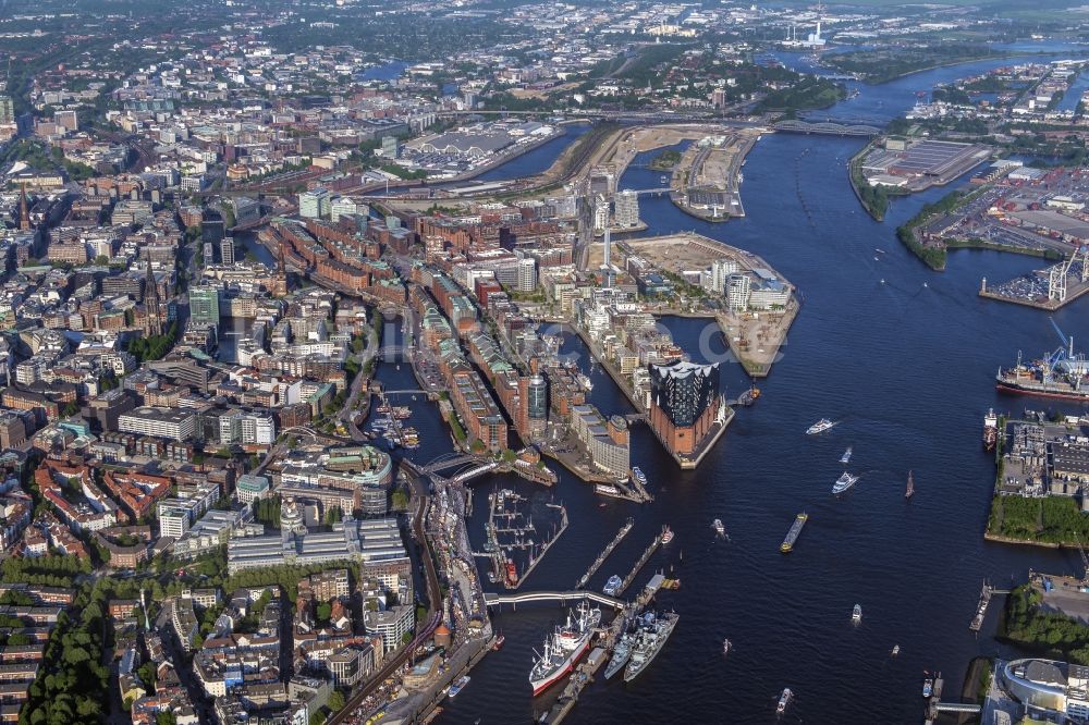 Luftbild Hamburg - Konzerthaus Elbphilharmonie mit Speicherstadt in Hamburg