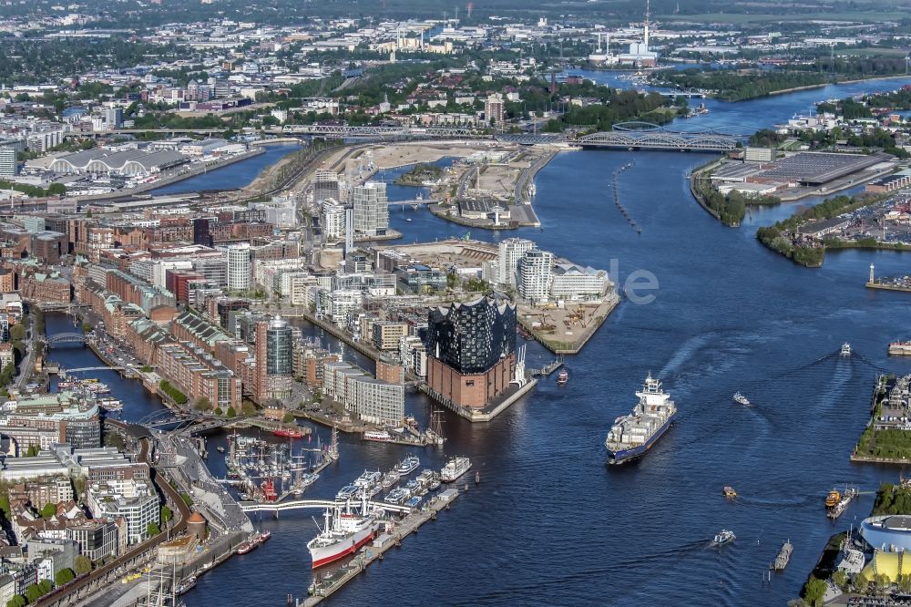 Hamburg aus der Vogelperspektive: Konzerthaus Elbphilharmonie mit Speicherstadt in Hamburg