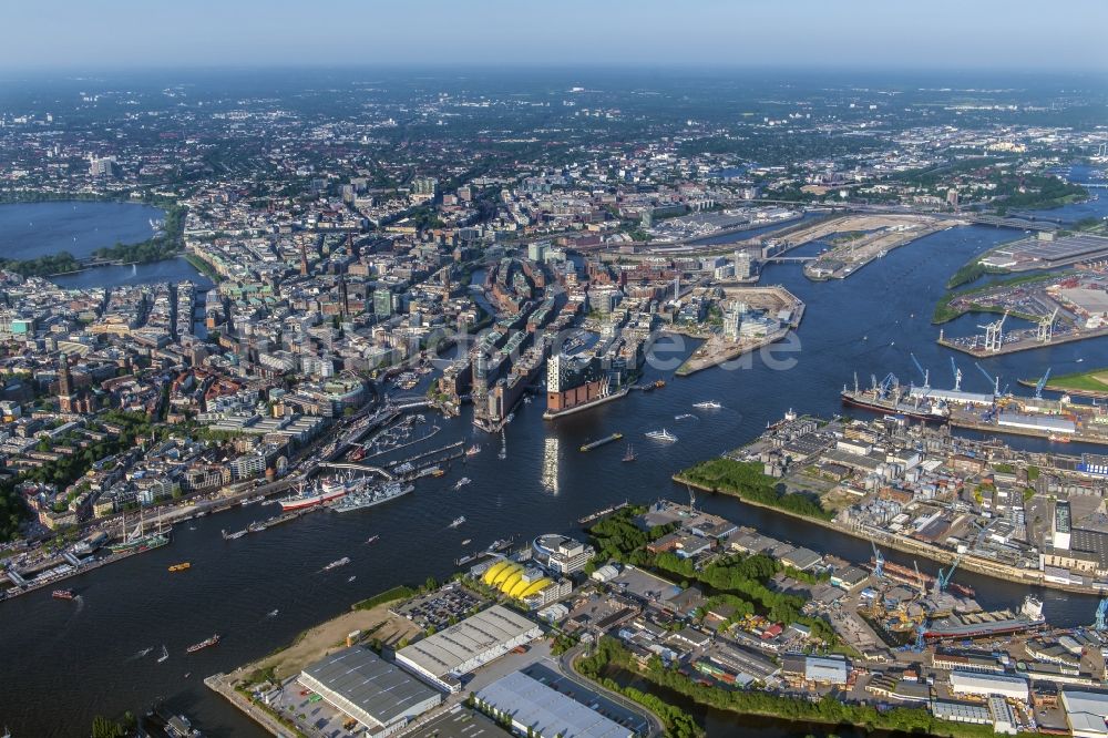 Luftaufnahme Hamburg - Konzerthaus Elbphilharmonie mit Speicherstadt in Hamburg