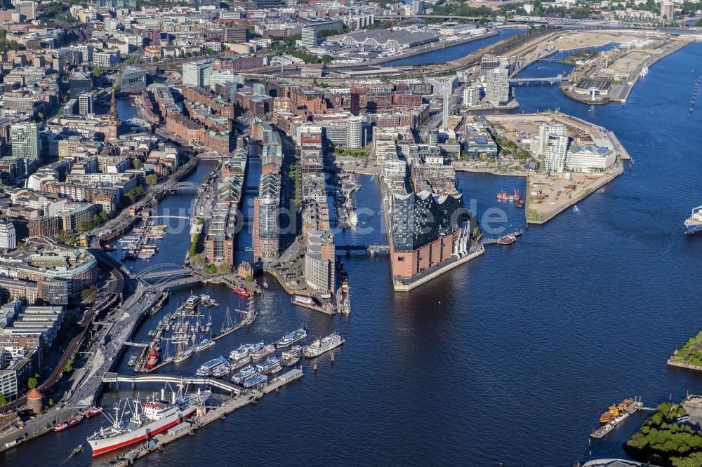 Luftaufnahme Hamburg - Konzerthaus Elbphilharmonie mit Speicherstadt in Hamburg