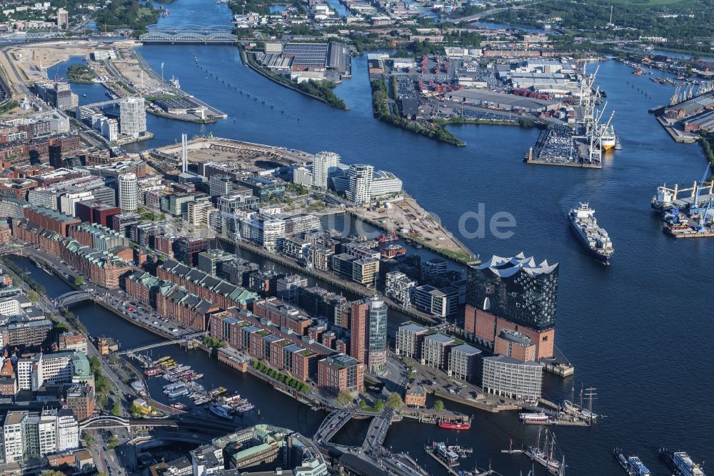 Luftaufnahme Hamburg - Konzerthaus Elbphilharmonie mit Speicherstadt in Hamburg