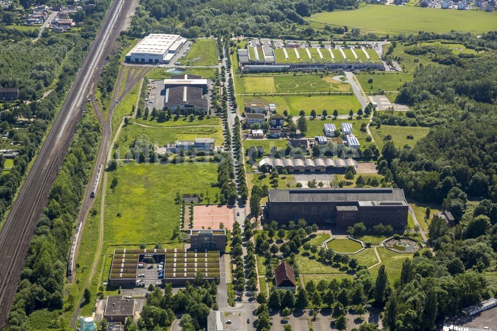 Hamm von oben - Ökozentrum Hamm mit einem großen eingemähtem Fahrrad hinter OBI Markt in Hamm im Bundesland Nordrhein-Westfalen