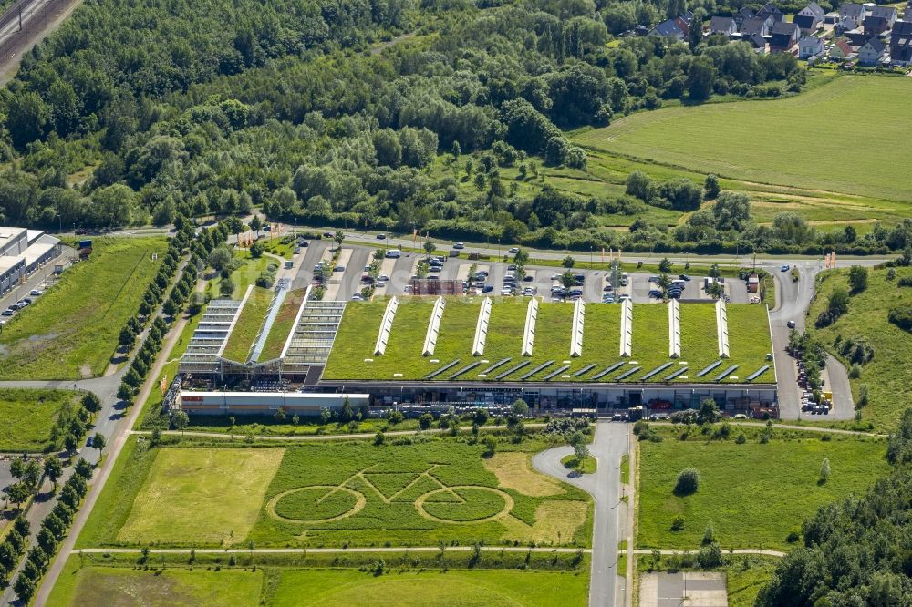 Hamm von oben - Ökozentrum Hamm mit einem großen eingemähtem Fahrrad hinter OBI Markt in Hamm im Bundesland Nordrhein-Westfalen