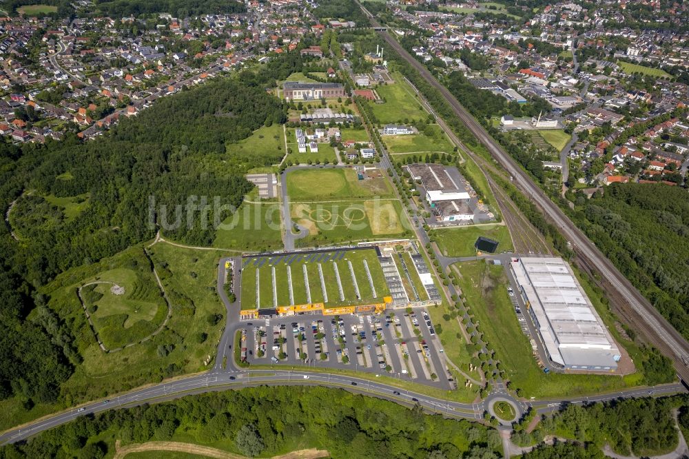 Hamm von oben - Ökozentrum Hamm mit einem großen eingemähtem Fahrrad hinter OBI Markt in Hamm im Bundesland Nordrhein-Westfalen