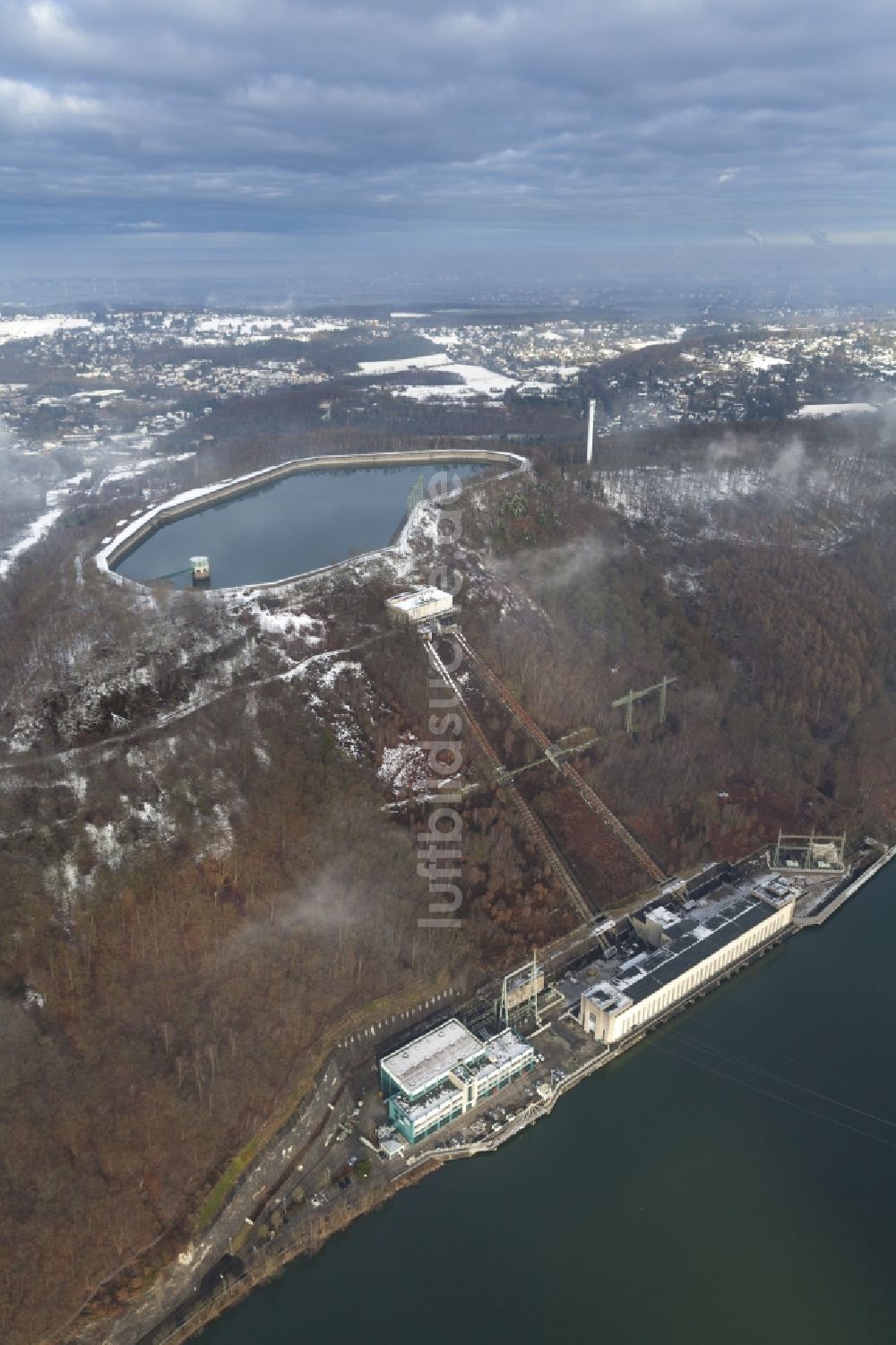 Herdecke aus der Vogelperspektive: Köpchenwerk- Pumpspeicherwerk mit Speicherbecken über dem Hengsteysee in Herdecke im Bundesland Nordrhein-Westfalen