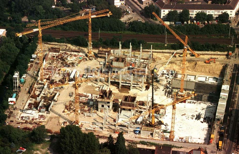 Berlin von oben - Köpenick / Industriekomplexbau an der Schloßbrücke