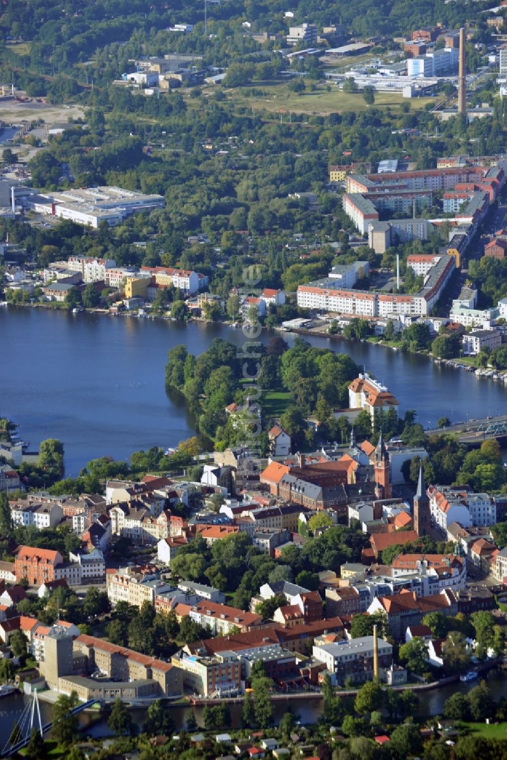 Luftbild Berlin - Köpenicker Altstadt mit Rathaus und Schloss im Bezirk Treptow-Köpenick in Berlin