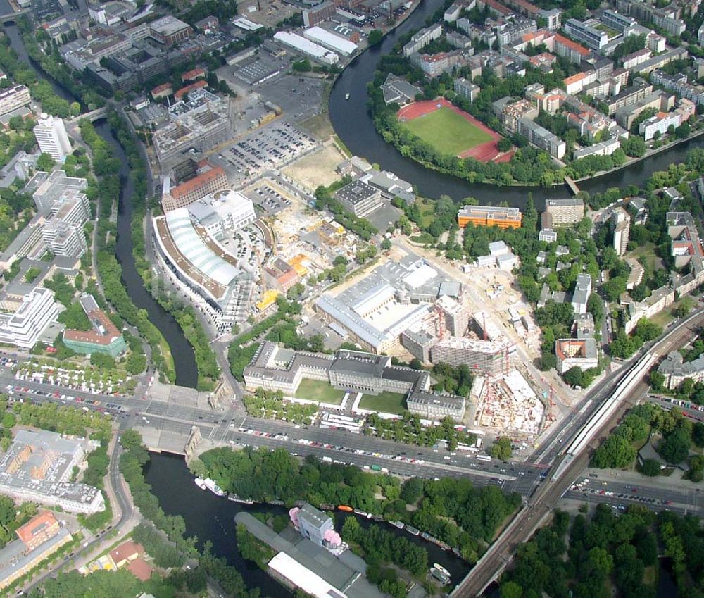 Luftaufnahme Berlin - Charlottenburg - KPM und Smart Neubaustellen an der Straße des 17. Juni und am Salzufer in Charlottenburg. Datum: 22.06.03