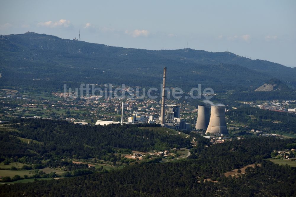 Beaurecueil von oben - Kraftwerksanlagen des Heizkraftwerkes in Beaurecueil in Provence-Alpes-Cote d'Azur, Frankreich