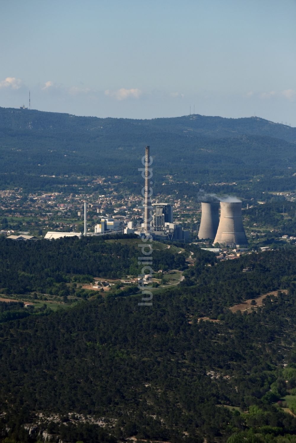 Luftaufnahme Beaurecueil - Kraftwerksanlagen des Heizkraftwerkes in Beaurecueil in Provence-Alpes-Cote d'Azur, Frankreich