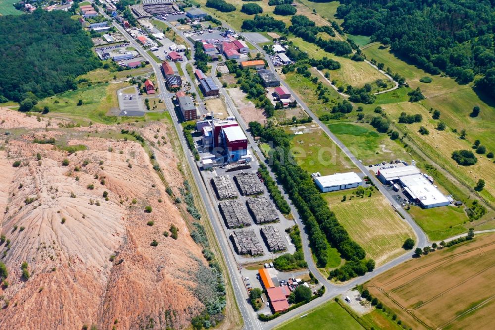 Holungen aus der Vogelperspektive: Kraftwerksanlagen des Heizkraftwerkes Biomassekraftwerk Leipziger Stadtwerke ehemals Kalibergwerk Schacht Bischofferode in Holungen im Bundesland Thüringen, Deutschland