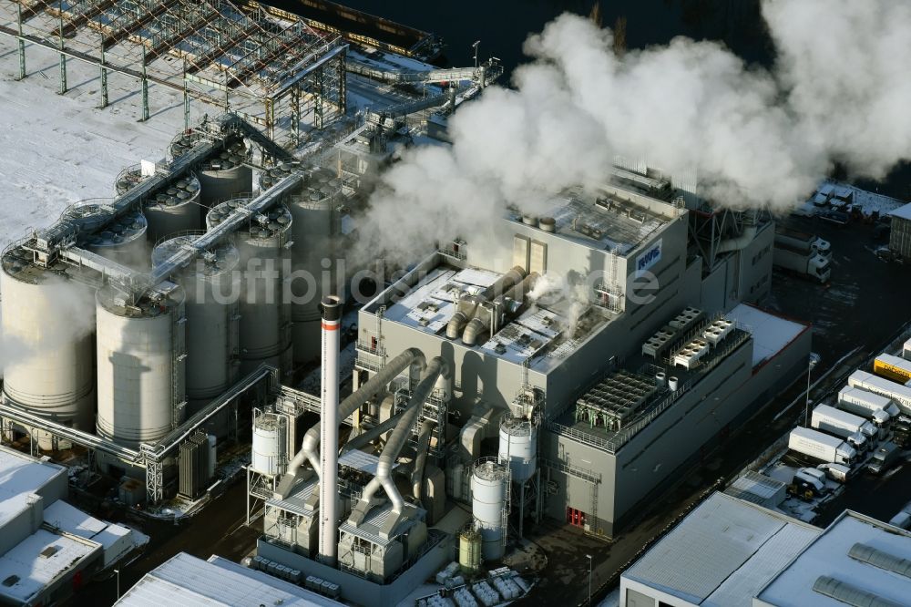 Luftbild Berlin - Kraftwerksanlagen des Heizkraftwerkes - Blockheizwerk der RWE an der Köpenicker Straße in Berlin