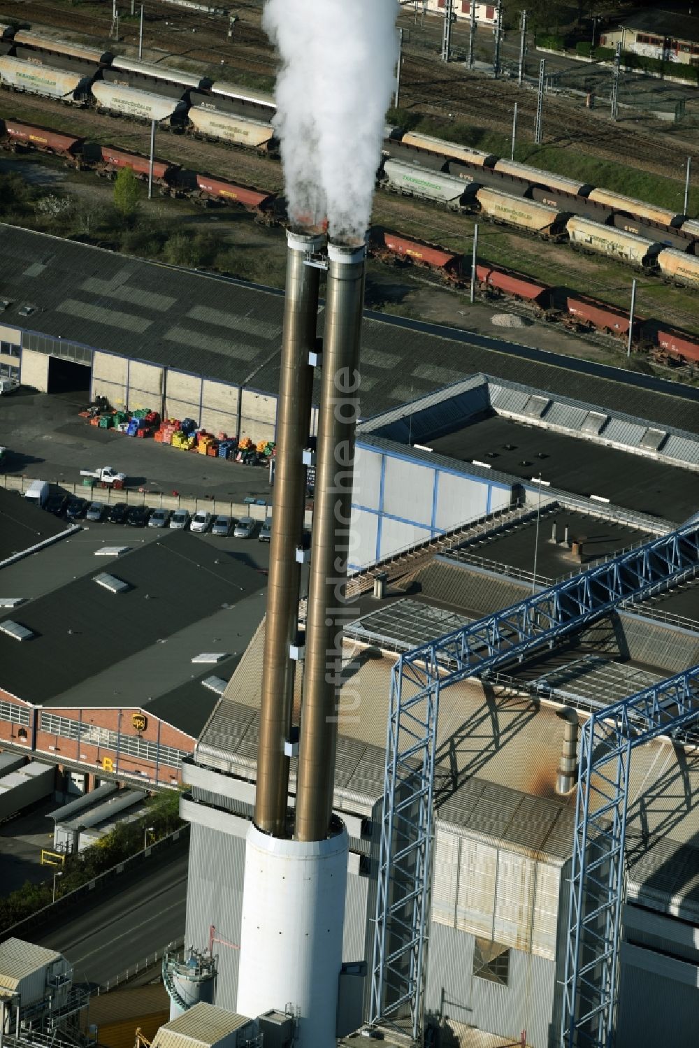 Saint-Ouen von oben - Kraftwerksanlagen des Heizkraftwerkes Groupe Tiru in Saint-Ouen in Ile-de-France, Frankreich