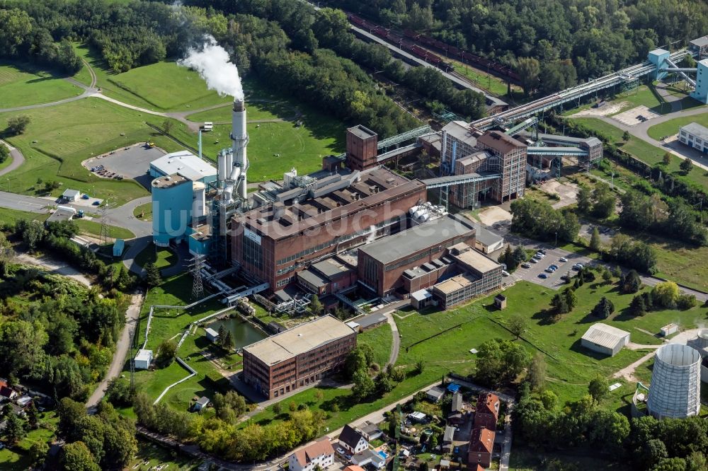 Deuben aus der Vogelperspektive: Kraftwerksanlagen des Heizkraftwerkes Industriekraftwerk Deuben in Deuben im Bundesland Sachsen-Anhalt, Deutschland