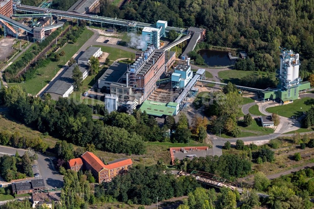 Deuben von oben - Kraftwerksanlagen des Heizkraftwerkes Industriekraftwerk Deuben in Deuben im Bundesland Sachsen-Anhalt, Deutschland