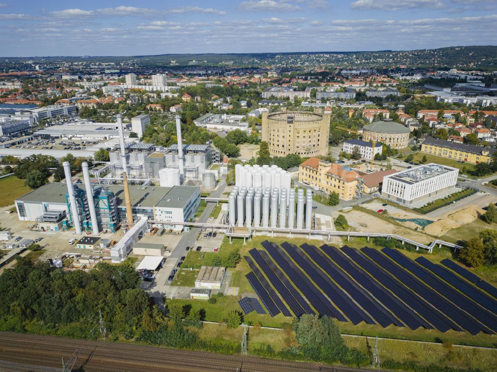 Dresden aus der Vogelperspektive: Kraftwerksanlagen des Heizkraftwerkes Innovationskraftwerk Dresden-Reick in Dresden im Bundesland Sachsen, Deutschland