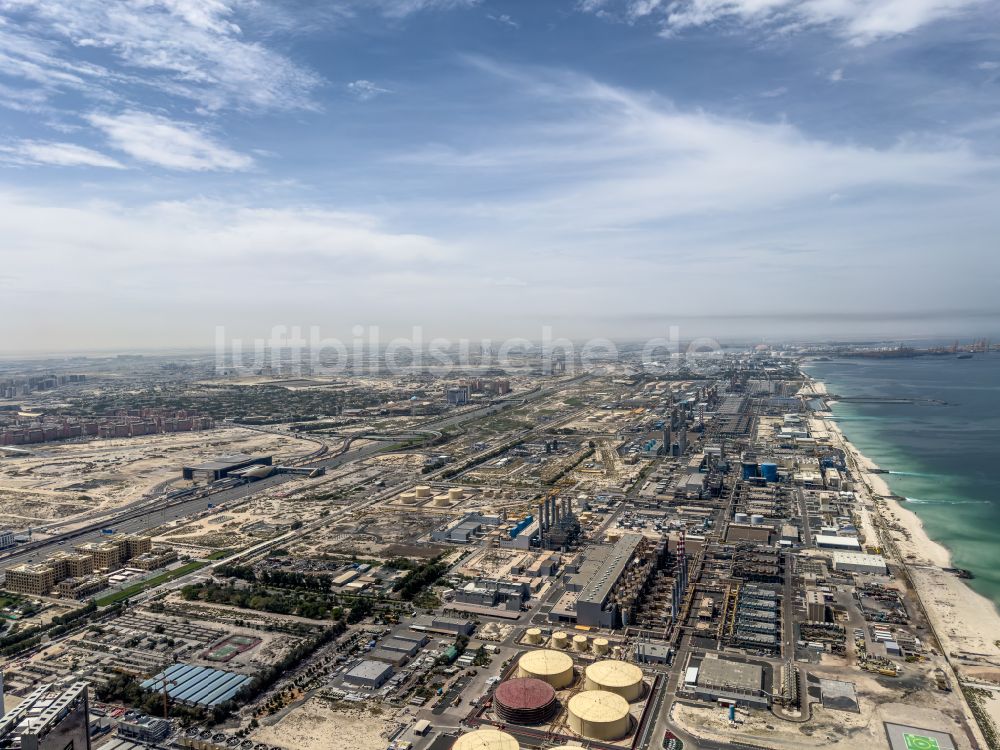 Dubai aus der Vogelperspektive: Kraftwerksanlagen des Heizkraftwerkes Jebel Ali Power Plant & Desalination Complex in Dubai in Vereinigte Arabische Emirate