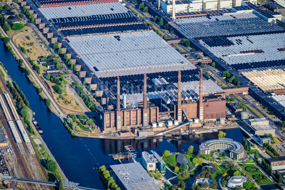 Wolfsburg aus der Vogelperspektive: Kraftwerksanlagen des Heizkraftwerkes der VW Kraftwerk GmbH in Wolfsburg im Bundesland Niedersachsen, Deutschland