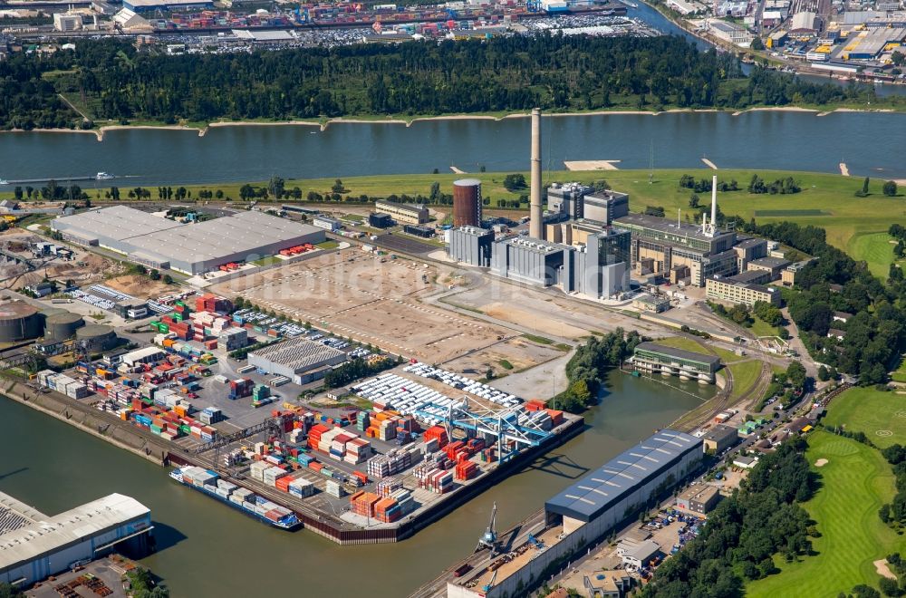 Düsseldorf aus der Vogelperspektive: Kraftwerksanlagen des Heizkraftwerkes Lausward der Stadtwerke Düsseldorf AG am Binnenhafen der Rheinschleife in Düsseldorf im Bundesland Nordrhein-Westfalen