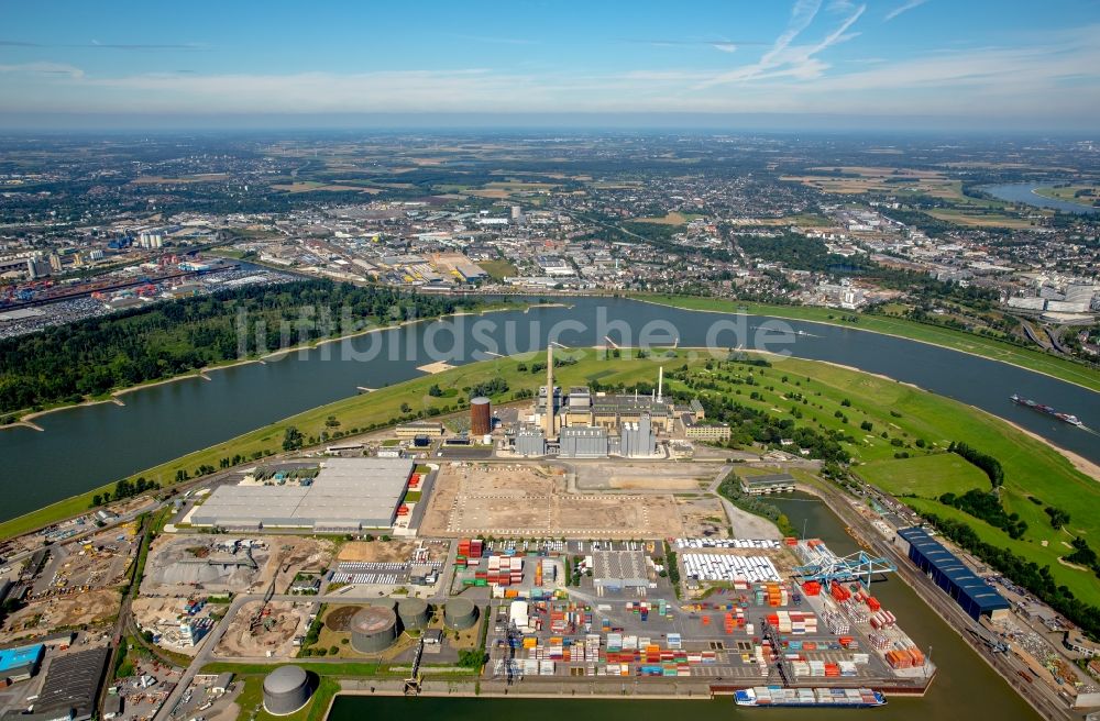 Luftbild Düsseldorf - Kraftwerksanlagen des Heizkraftwerkes Lausward der Stadtwerke Düsseldorf AG am Binnenhafen der Rheinschleife in Düsseldorf im Bundesland Nordrhein-Westfalen