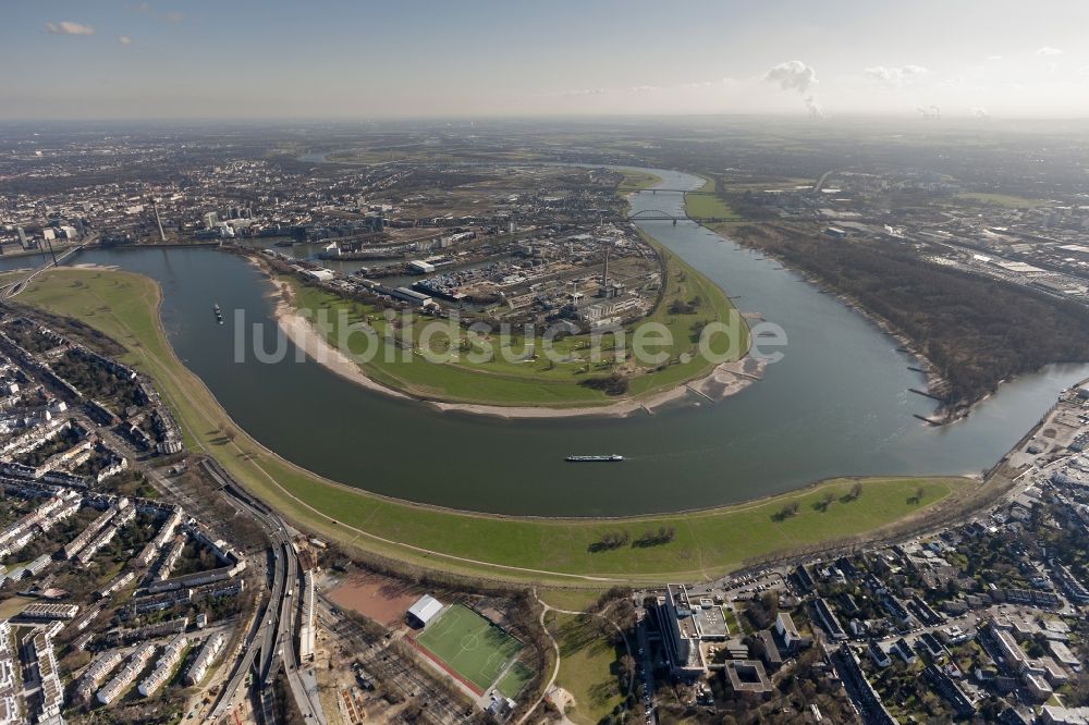 Düsseldorf aus der Vogelperspektive: Kraftwerksanlagen des Heizkraftwerkes Lausward der Stadtwerke Düsseldorf AG in Düsseldorf im Bundesland Nordrhein-Westfalen