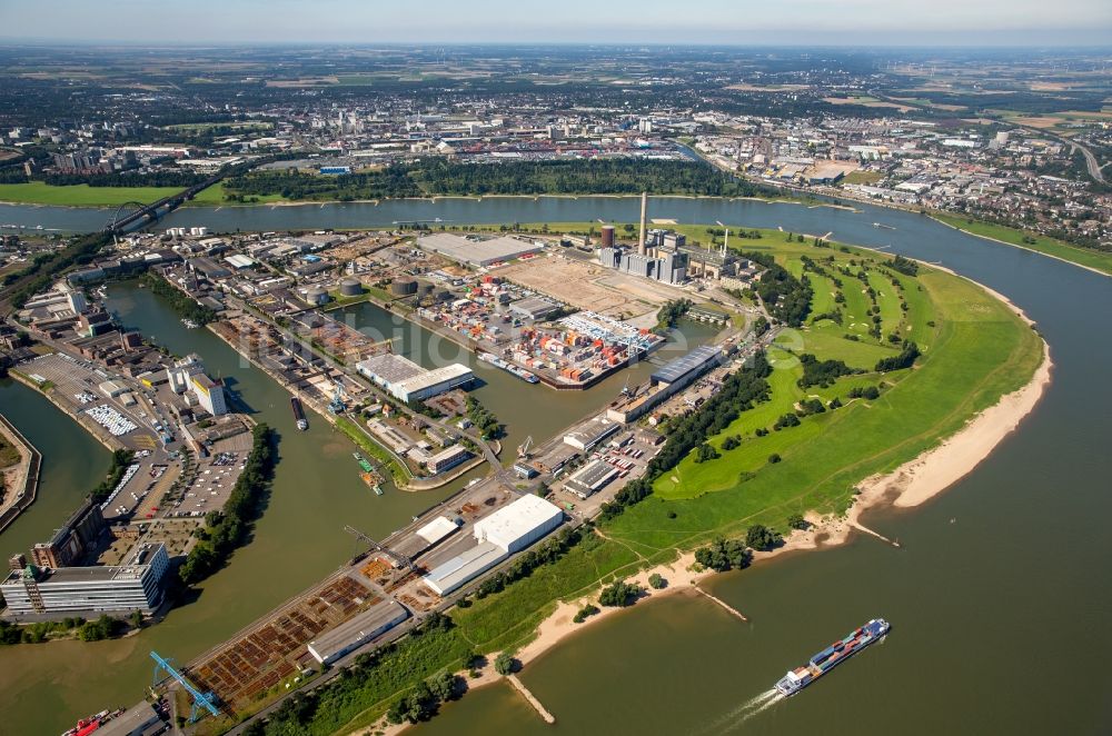 Düsseldorf von oben - Kraftwerksanlagen des Heizkraftwerkes Lausward der Stadtwerke Düsseldorf AG am Rhein- Hafen in Düsseldorf im Bundesland Nordrhein-Westfalen