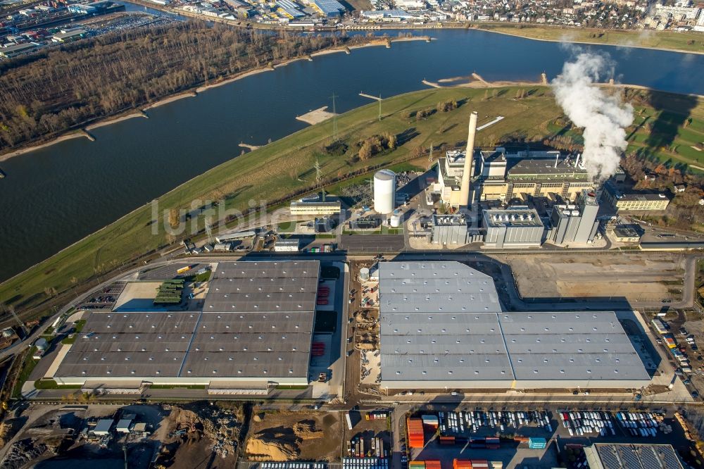 Düsseldorf von oben - Kraftwerksanlagen des Heizkraftwerkes Lausward der Stadtwerke Düsseldorf AG am Rhein- Hafen in Düsseldorf im Bundesland Nordrhein-Westfalen