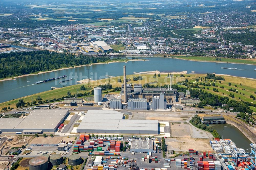 Düsseldorf aus der Vogelperspektive: Kraftwerksanlagen des Heizkraftwerkes Lausward der Stadtwerke Düsseldorf AG am Rhein- Hafen in Düsseldorf im Bundesland Nordrhein-Westfalen