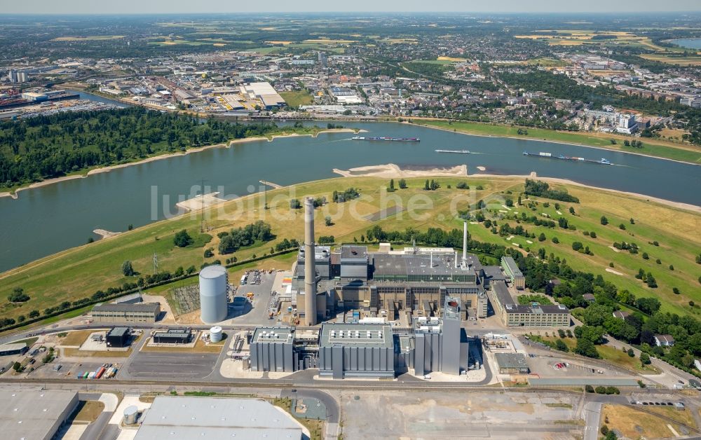 Luftaufnahme Düsseldorf - Kraftwerksanlagen des Heizkraftwerkes Lausward der Stadtwerke Düsseldorf AG am Rhein- Hafen in Düsseldorf im Bundesland Nordrhein-Westfalen