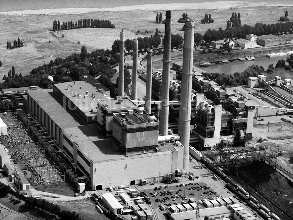 Luftbild Düsseldorf - Kraftwerksanlagen des Heizkraftwerkes Lausward der Stadtwerke Düsseldorf AG am Rhein- Hafen in Düsseldorf im Bundesland Nordrhein-Westfalen