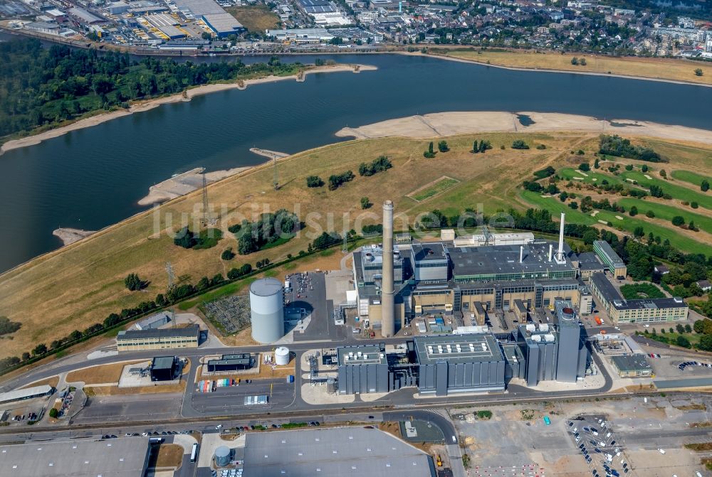 Düsseldorf aus der Vogelperspektive: Kraftwerksanlagen des Heizkraftwerkes Lausward der Stadtwerke Düsseldorf AG am Rhein- Hafen in Düsseldorf im Bundesland Nordrhein-Westfalen