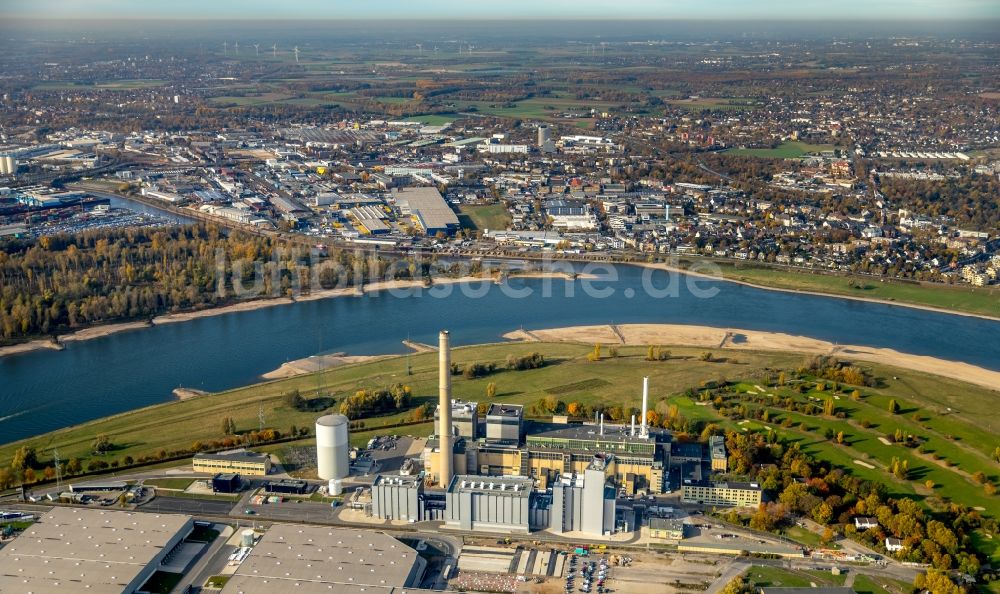 Luftaufnahme Düsseldorf - Kraftwerksanlagen des Heizkraftwerkes Lausward der Stadtwerke Düsseldorf AG am Rhein- Hafen in Düsseldorf im Bundesland Nordrhein-Westfalen