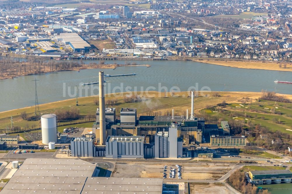 Luftaufnahme Düsseldorf - Kraftwerksanlagen des Heizkraftwerkes Lausward der Stadtwerke Düsseldorf AG am Rhein- Hafen in Düsseldorf im Bundesland Nordrhein-Westfalen