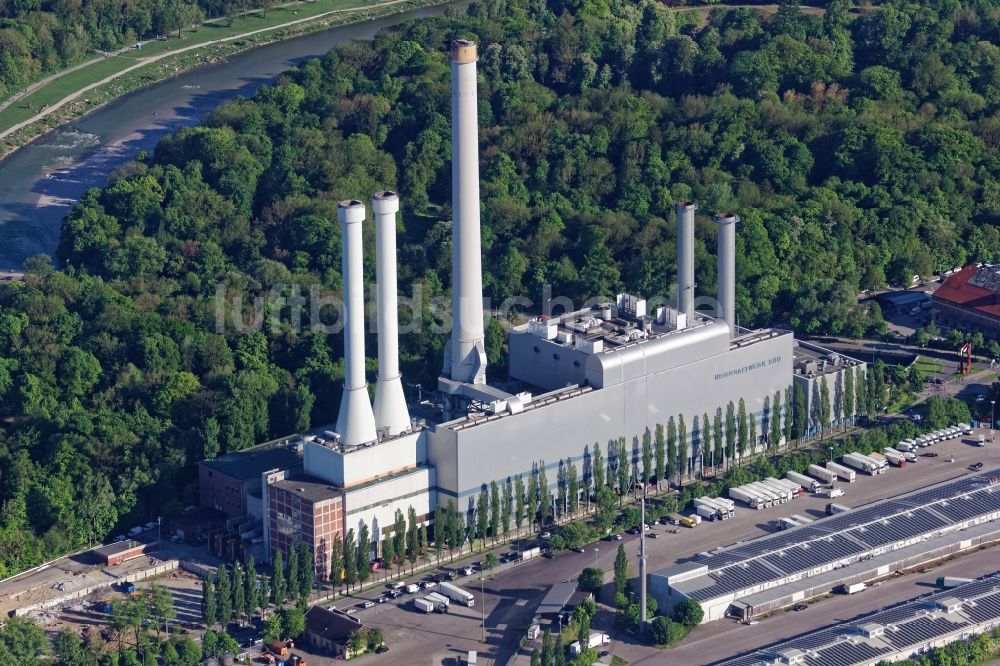 München aus der Vogelperspektive: Kraftwerksanlagen des Heizkraftwerkes Süd an der Schäftlarnstraße in München Sendling im Bundesland Bayern