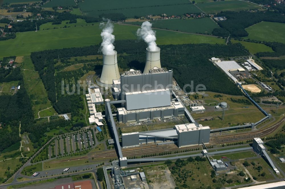 Spremberg von oben - Kraftwerksanlagen des Heizkraftwerkes Schwarze Pumpe im gleichnamigen Ortsteil der Vattenfall Europe in Spremberg im Bundesland Brandenburg