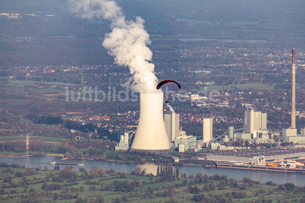 Duisburg von oben - Kraftwerksanlagen des Heizkraftwerkes STEAG Heizkraftwerk Walsum in Duisburg im Bundesland Nordrhein-Westfalen, Deutschland