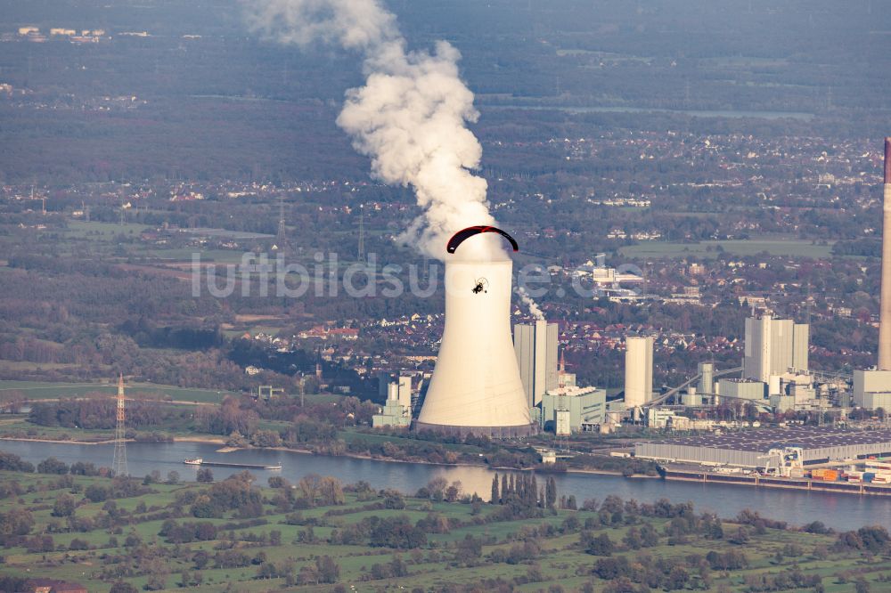 Duisburg aus der Vogelperspektive: Kraftwerksanlagen des Heizkraftwerkes STEAG Heizkraftwerk Walsum in Duisburg im Bundesland Nordrhein-Westfalen, Deutschland