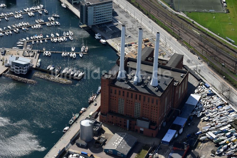 Luftbild Kopenhagen - Kraftwerksanlagen des Heizkraftwerkes Svanemollevaerket an der Lautrupsgade in Kopenhagen in Region Hovedstaden, Dänemark